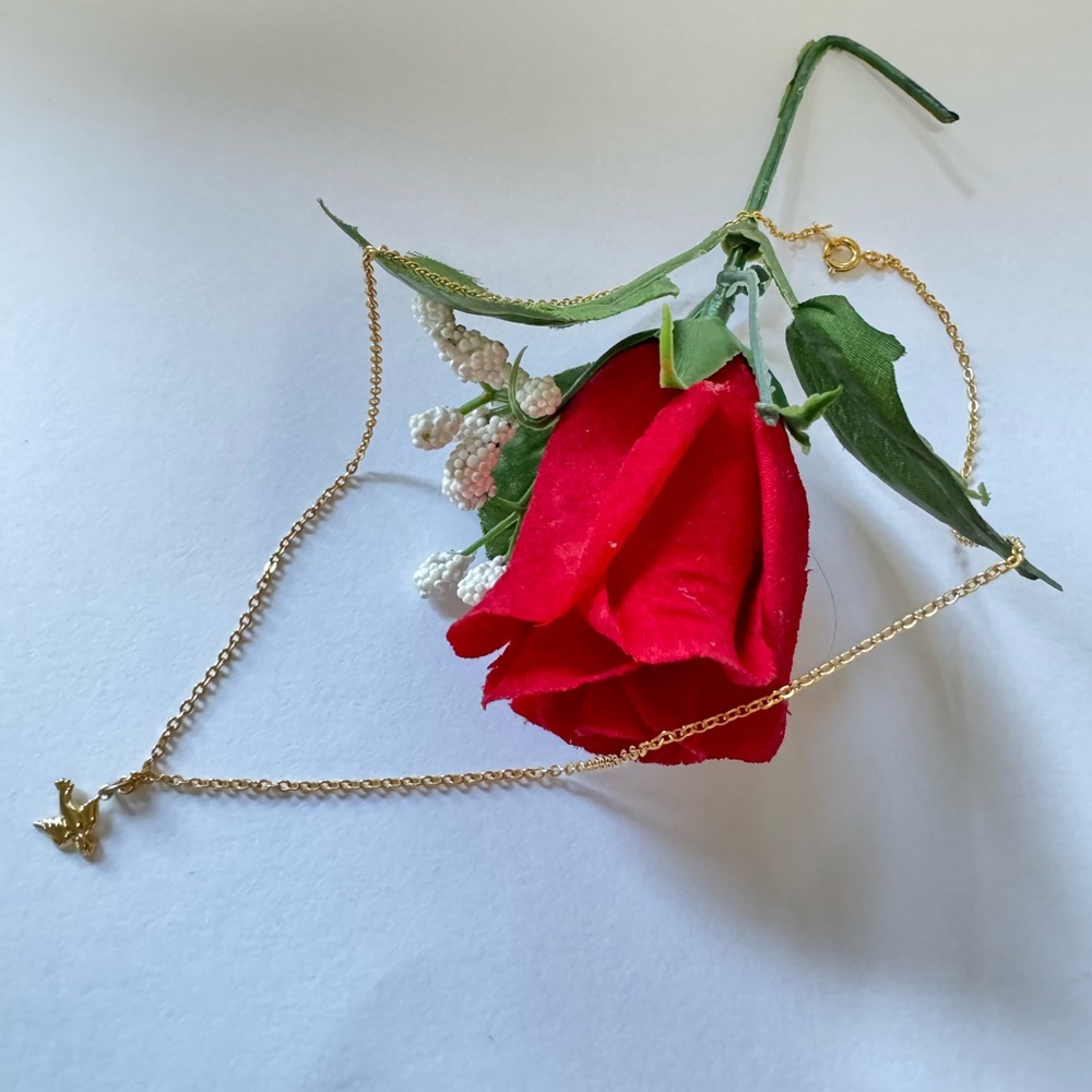 Gold plated necklace. | bird pendant